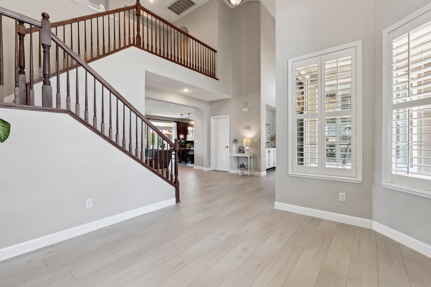 Detail Gallery Image 10 of 67 For 3021 Edgeview Dr, Modesto,  CA 95355 - 5 Beds | 3/1 Baths