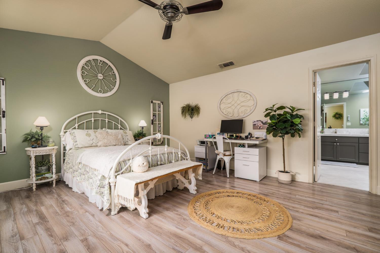 Detail Gallery Image 39 of 63 For 5148 Walnut Place Ln, Carmichael,  CA 95608 - 3 Beds | 2 Baths