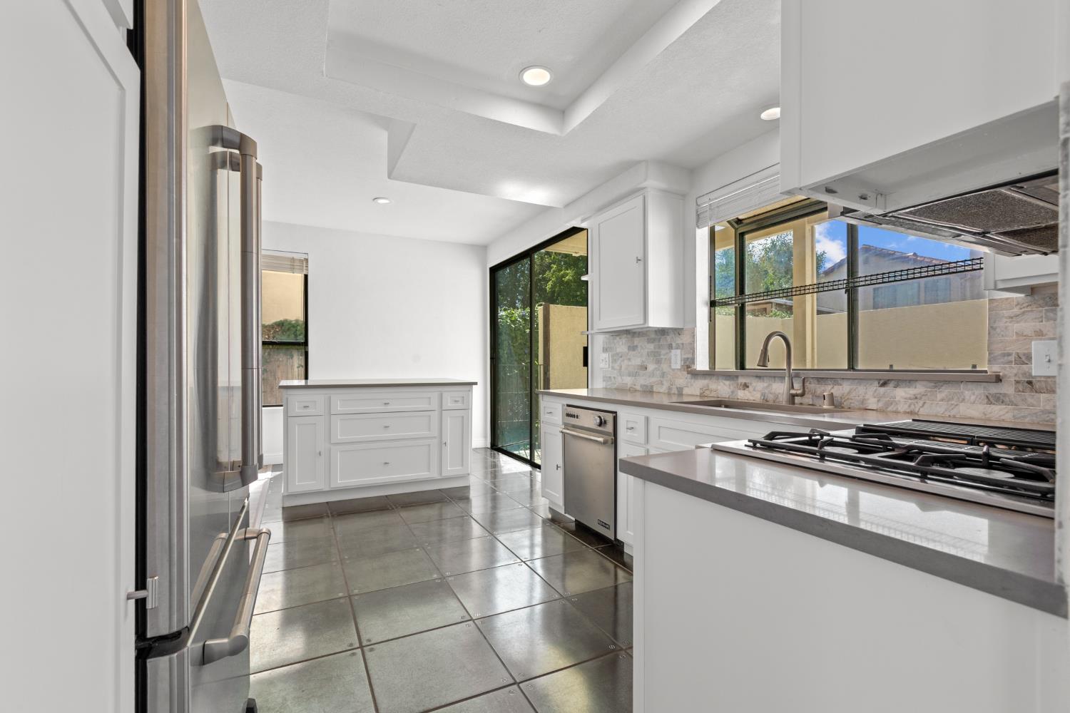 Detail Gallery Image 7 of 44 For 5038 Felicia Way, Elk Grove,  CA 95758 - 3 Beds | 2/1 Baths