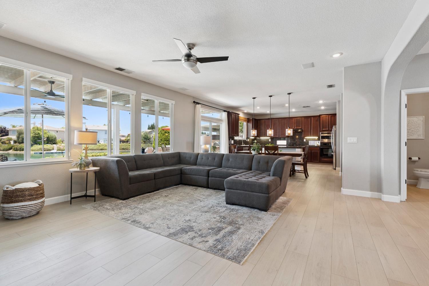 Detail Gallery Image 17 of 67 For 3021 Edgeview Dr, Modesto,  CA 95355 - 5 Beds | 3/1 Baths