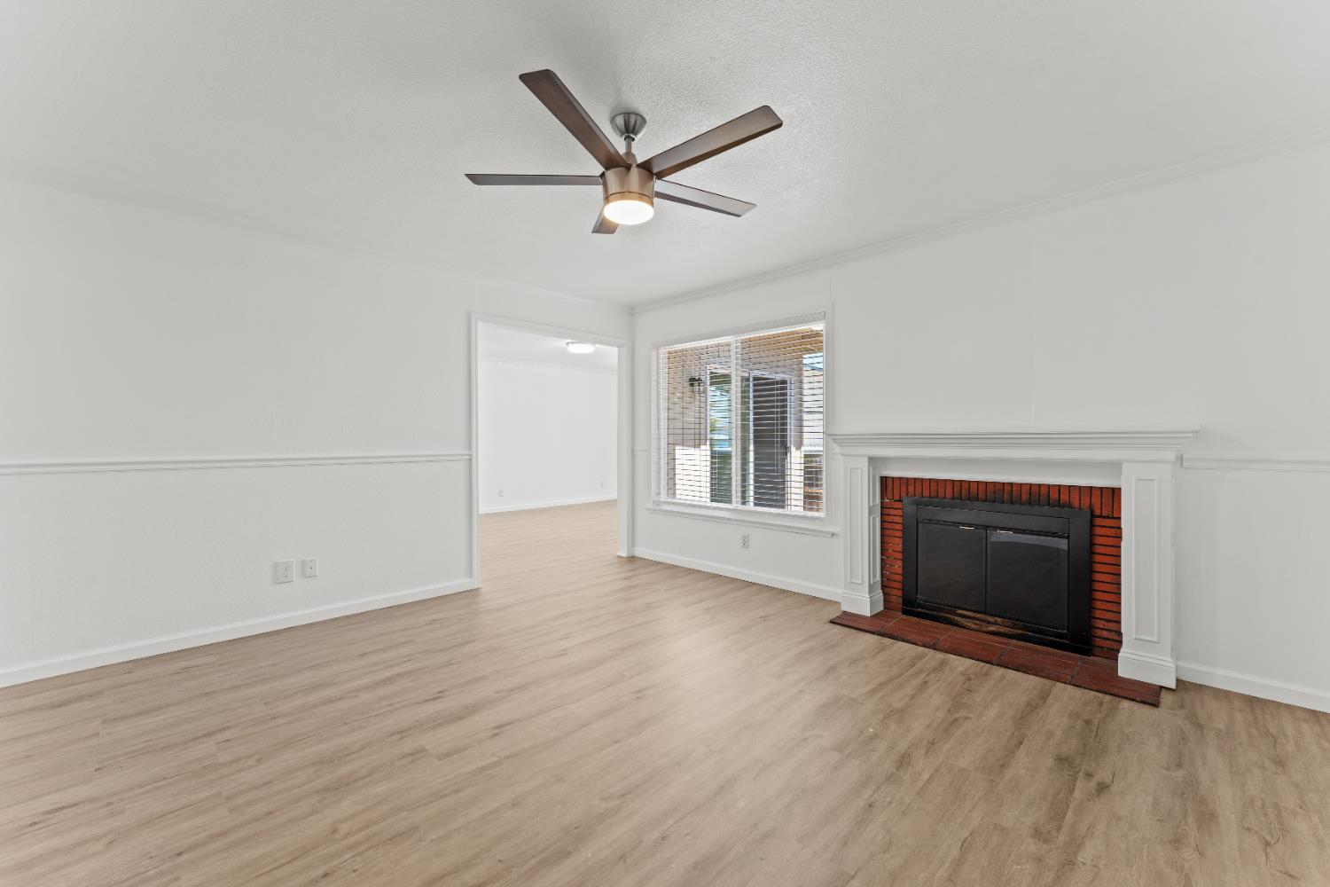 Detail Gallery Image 5 of 33 For 6036 Ellerslee Dr, Carmichael,  CA 95608 - 3 Beds | 2 Baths