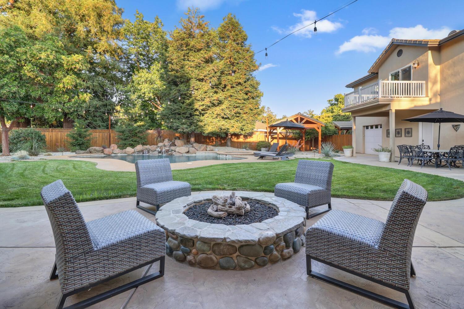 Detail Gallery Image 50 of 72 For 4900 Saint Augustine Dr, Elk Grove,  CA 95758 - 4 Beds | 4 Baths