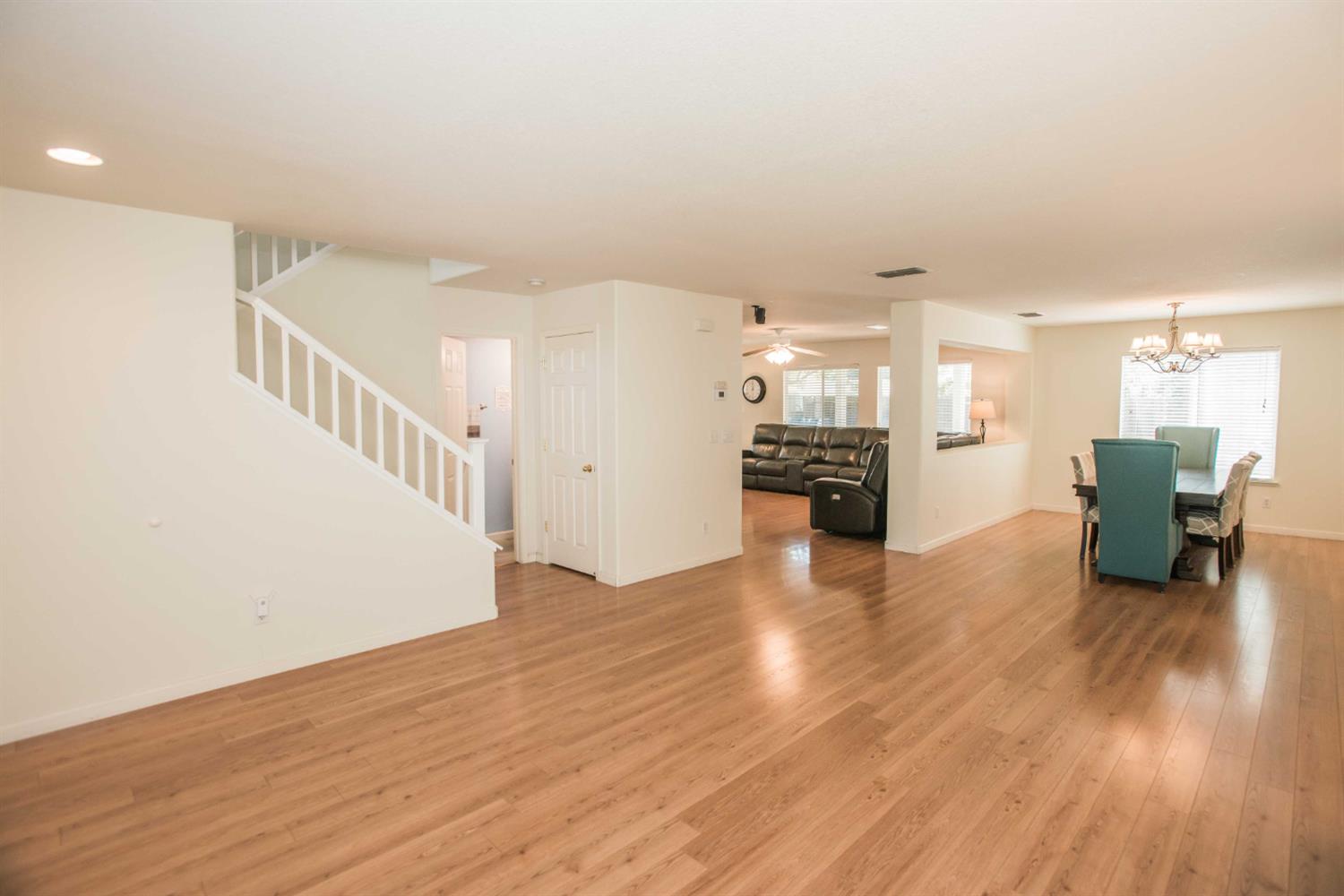 Detail Gallery Image 8 of 68 For 2210 Arnold Dr, Rocklin,  CA 95765 - 4 Beds | 2/1 Baths