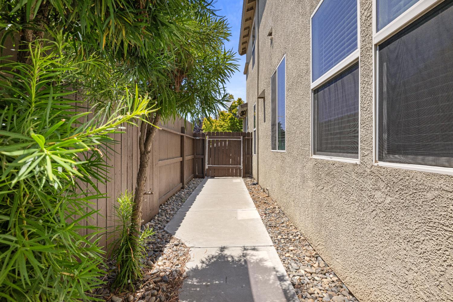 Detail Gallery Image 40 of 62 For 5422 Antique Rose Way, Riverbank,  CA 95367 - 3 Beds | 2/1 Baths