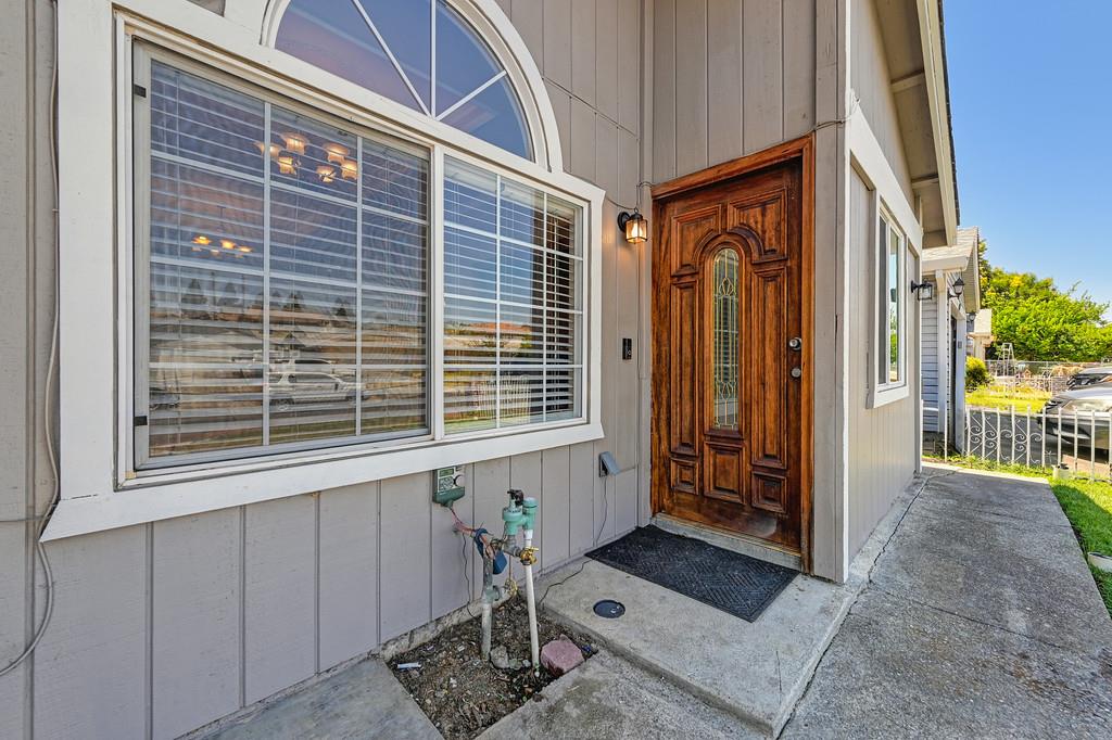 Detail Gallery Image 5 of 43 For 1025 Carrie St, West Sacramento,  CA 95605 - 3 Beds | 2 Baths