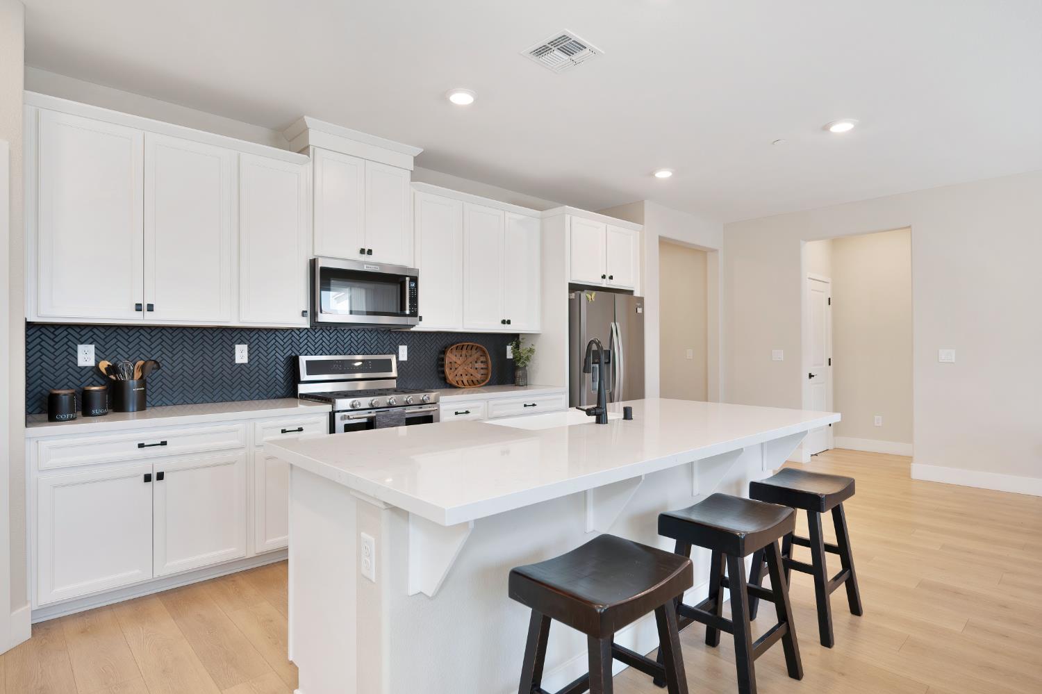 Detail Gallery Image 8 of 32 For 140 Tortosa Ct, Lincoln,  CA 95648 - 4 Beds | 2 Baths