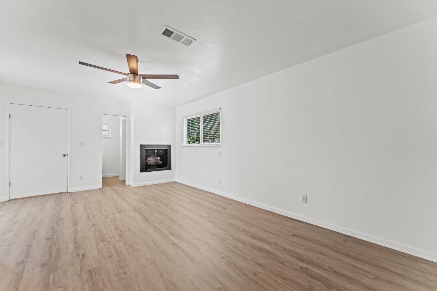 Detail Gallery Image 16 of 33 For 6036 Ellerslee Dr, Carmichael,  CA 95608 - 3 Beds | 2 Baths
