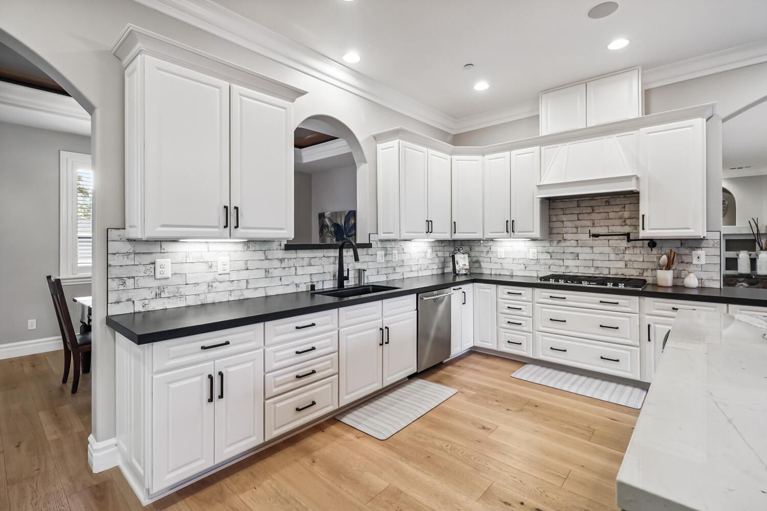 Detail Gallery Image 20 of 72 For 4900 Saint Augustine Dr, Elk Grove,  CA 95758 - 4 Beds | 4 Baths