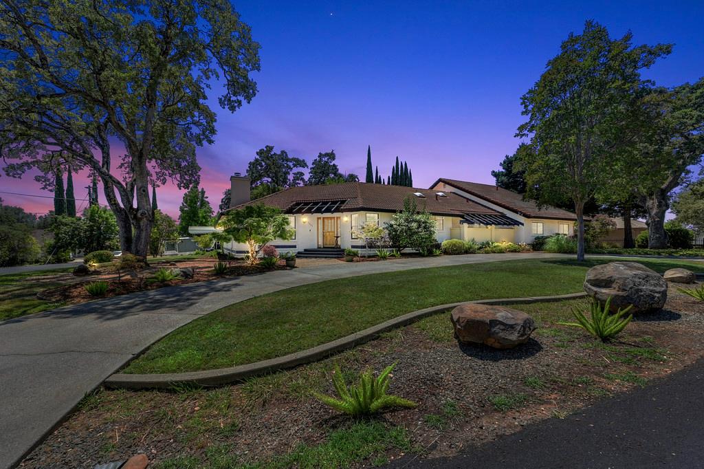 Detail Gallery Image 4 of 61 For 1801 Arroyo Dr, Auburn,  CA 95603 - 5 Beds | 4/1 Baths
