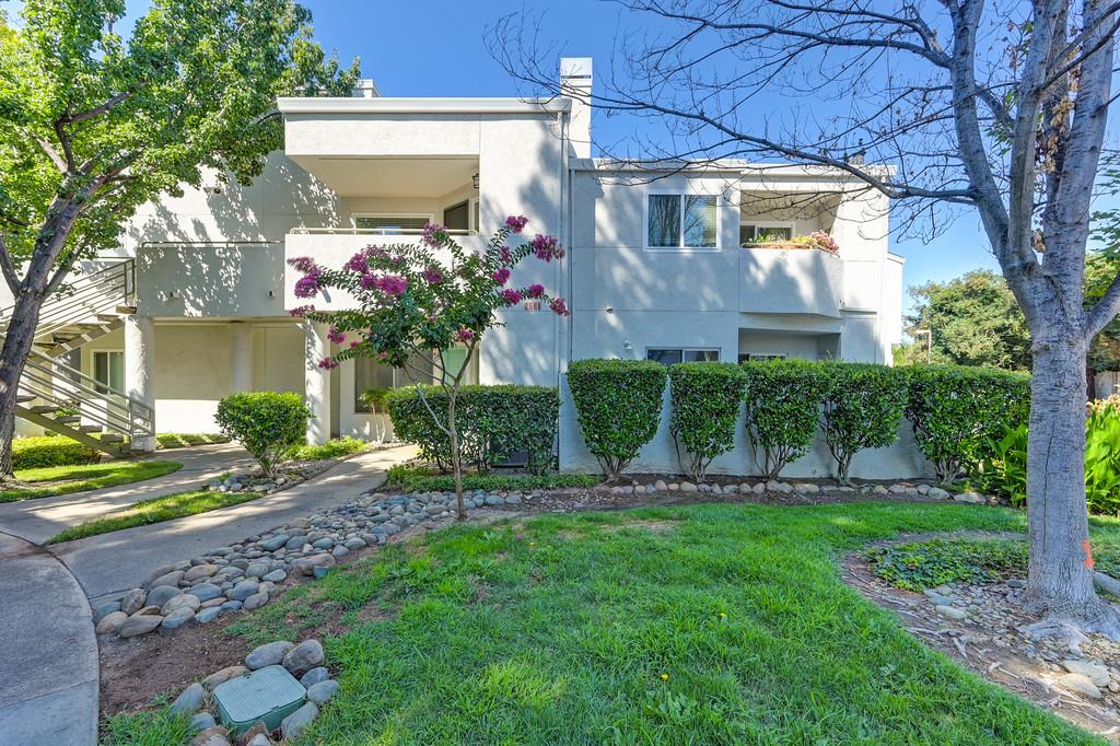 Detail Gallery Image 2 of 50 For 2561 Fulton Square Ln #59,  Sacramento,  CA 95821 - 2 Beds | 2 Baths
