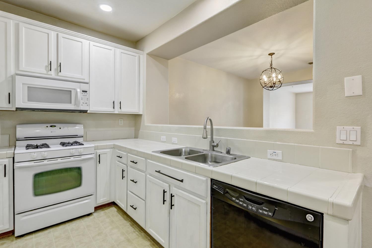Detail Gallery Image 15 of 38 For 8444 Crystal Walk Cir #72,  Elk Grove,  CA 95758 - 2 Beds | 2 Baths