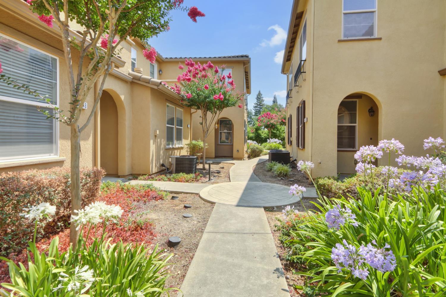 Detail Gallery Image 1 of 38 For 8444 Crystal Walk Cir #72,  Elk Grove,  CA 95758 - 2 Beds | 2 Baths
