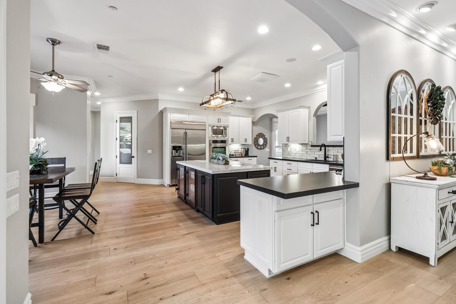 Detail Gallery Image 18 of 72 For 4900 Saint Augustine Dr, Elk Grove,  CA 95758 - 4 Beds | 4 Baths