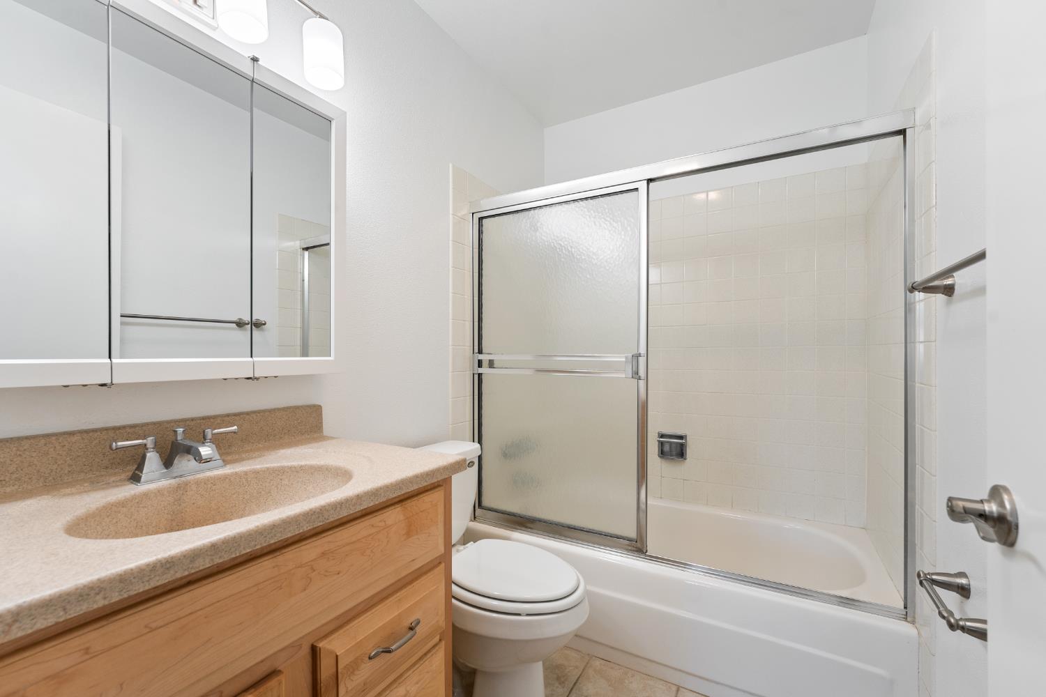 Detail Gallery Image 15 of 25 For 4509 Olivegate Dr, Fair Oaks,  CA 95628 - 4 Beds | 2/1 Baths