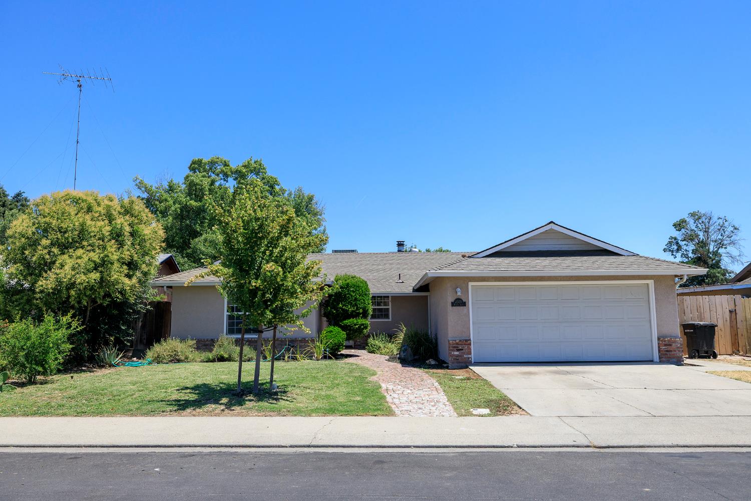 2020 Preston Lane, Modesto CA 95355