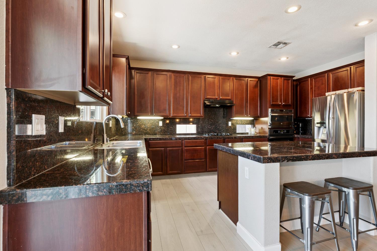 Detail Gallery Image 21 of 67 For 3021 Edgeview Dr, Modesto,  CA 95355 - 5 Beds | 3/1 Baths