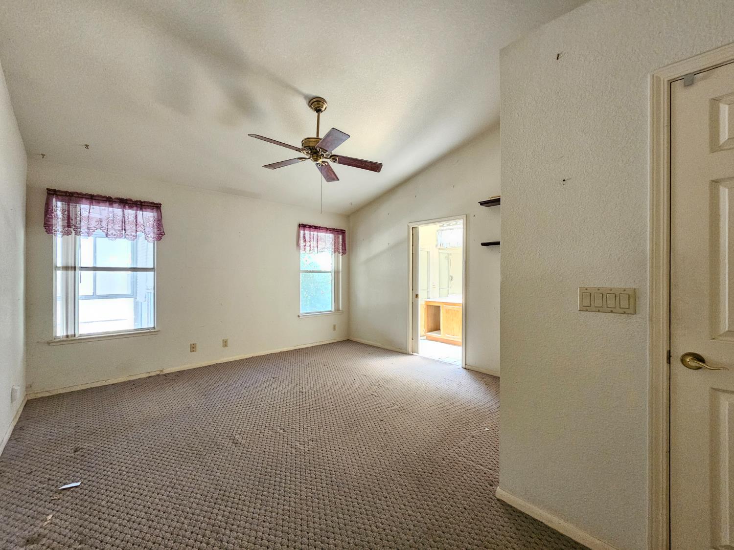 Detail Gallery Image 12 of 24 For 8447 Cassatt Way, Sacramento,  CA 95828 - 3 Beds | 2 Baths