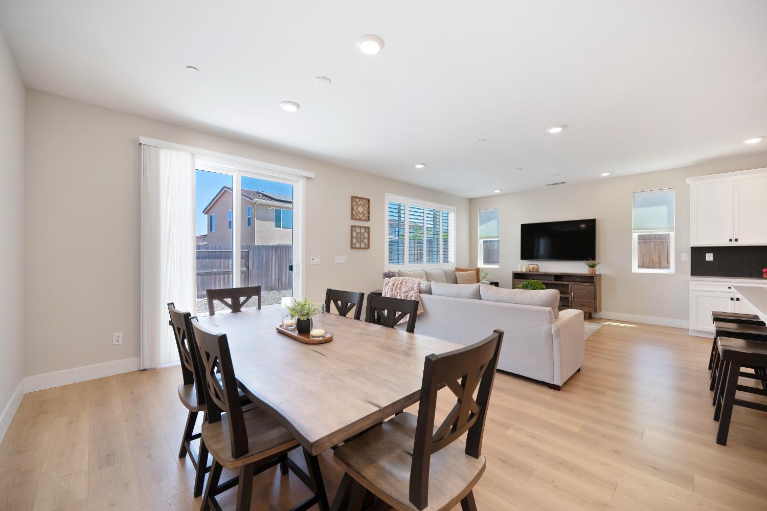 Detail Gallery Image 11 of 32 For 140 Tortosa Ct, Lincoln,  CA 95648 - 4 Beds | 2 Baths