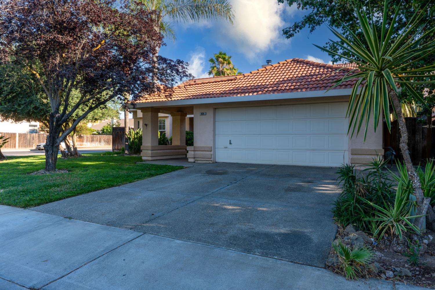 Detail Gallery Image 4 of 71 For 934 Neal St, Los Banos,  CA 93635 - 4 Beds | 2 Baths