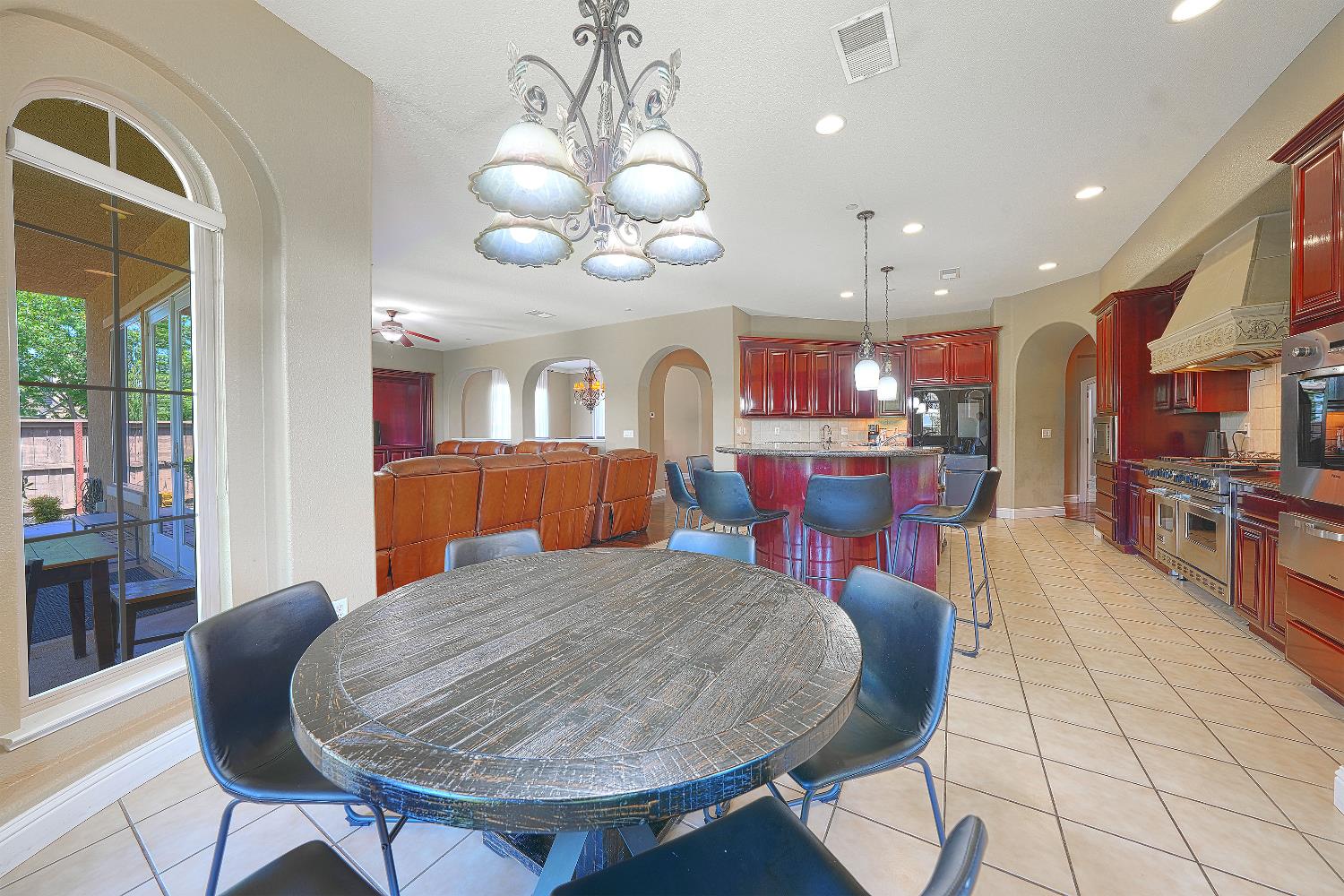 Detail Gallery Image 11 of 97 For 1340 Bella Cir, Lincoln,  CA 95648 - 7 Beds | 5 Baths