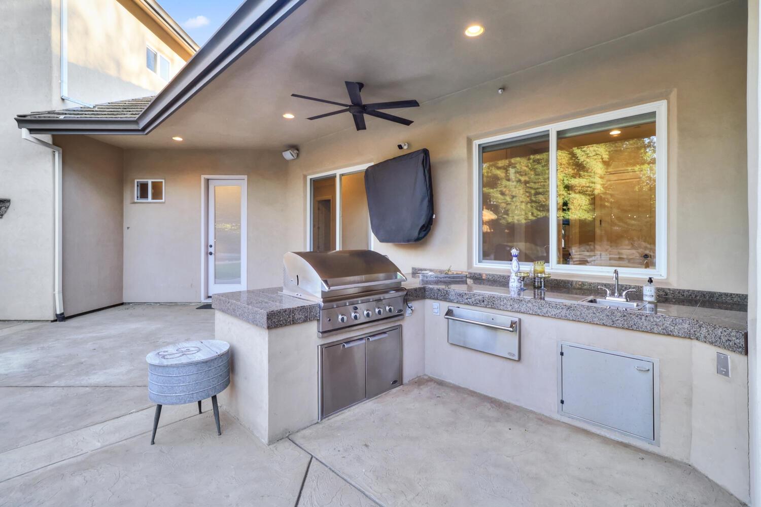 Detail Gallery Image 55 of 72 For 4900 Saint Augustine Dr, Elk Grove,  CA 95758 - 4 Beds | 4 Baths
