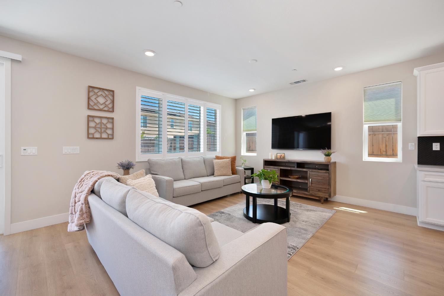 Detail Gallery Image 10 of 32 For 140 Tortosa Ct, Lincoln,  CA 95648 - 4 Beds | 2 Baths