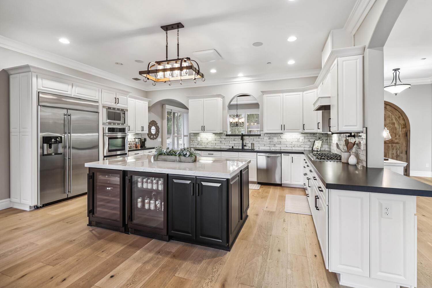 Detail Gallery Image 19 of 72 For 4900 Saint Augustine Dr, Elk Grove,  CA 95758 - 4 Beds | 4 Baths