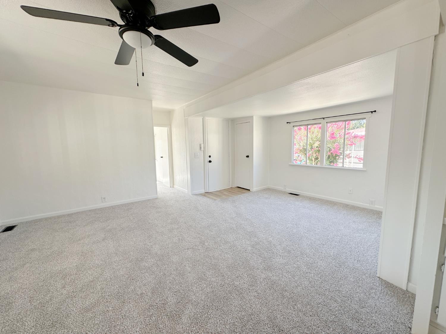 Detail Gallery Image 3 of 21 For 77094 Lauppe Ln, Citrus Heights,  CA 95621 - 3 Beds | 1/1 Baths