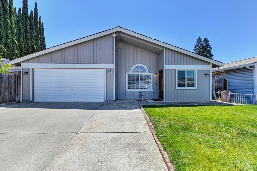 Detail Gallery Image 4 of 43 For 1025 Carrie St, West Sacramento,  CA 95605 - 3 Beds | 2 Baths