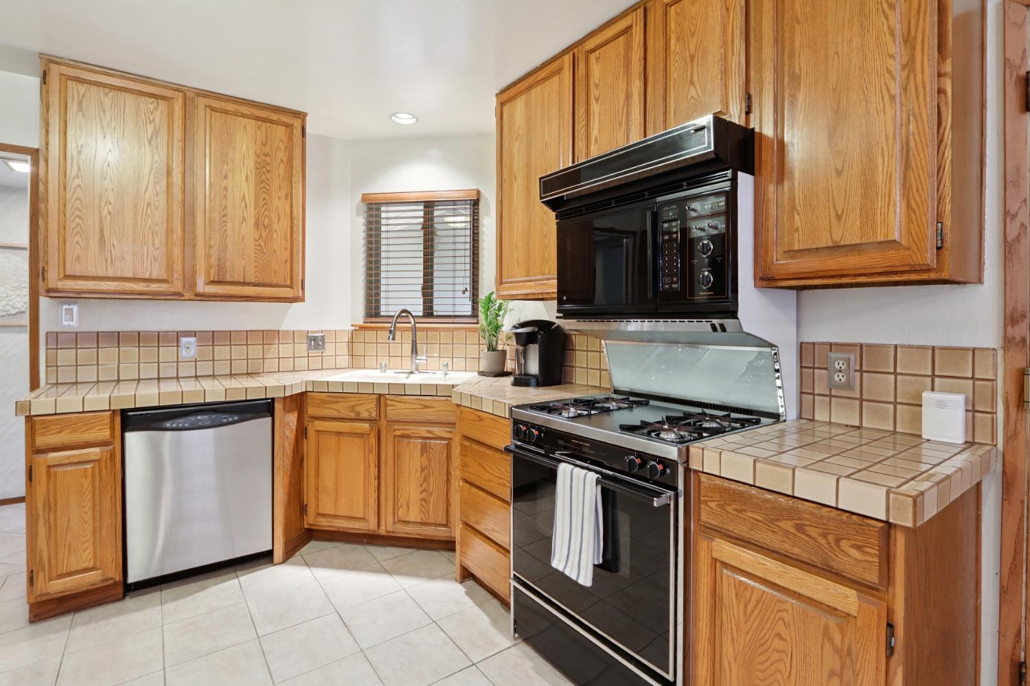 Detail Gallery Image 17 of 42 For 1620 Park Blvd, West Sacramento,  CA 95691 - 3 Beds | 2 Baths