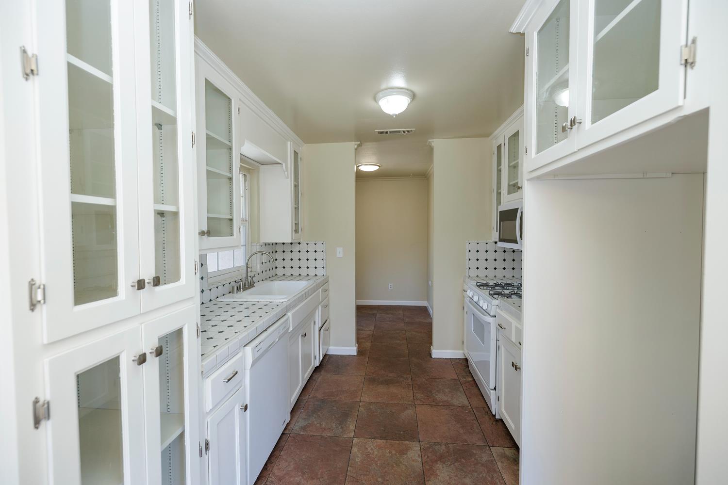 Detail Gallery Image 17 of 42 For 2020 Preston Ln, Modesto,  CA 95355 - 3 Beds | 2 Baths