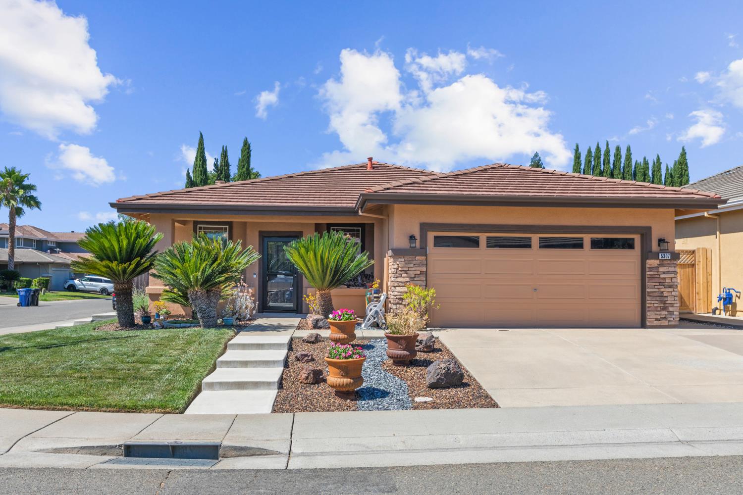 Detail Gallery Image 1 of 40 For 5307 Chatswood Way, Antelope,  CA 95843 - 3 Beds | 2 Baths