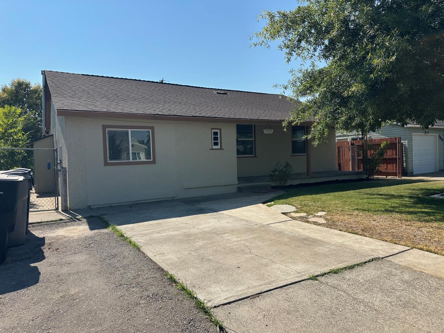 Detail Gallery Image 2 of 20 For 3905 Kern St, Sacramento,  CA 95838 - 2 Beds | 1 Baths