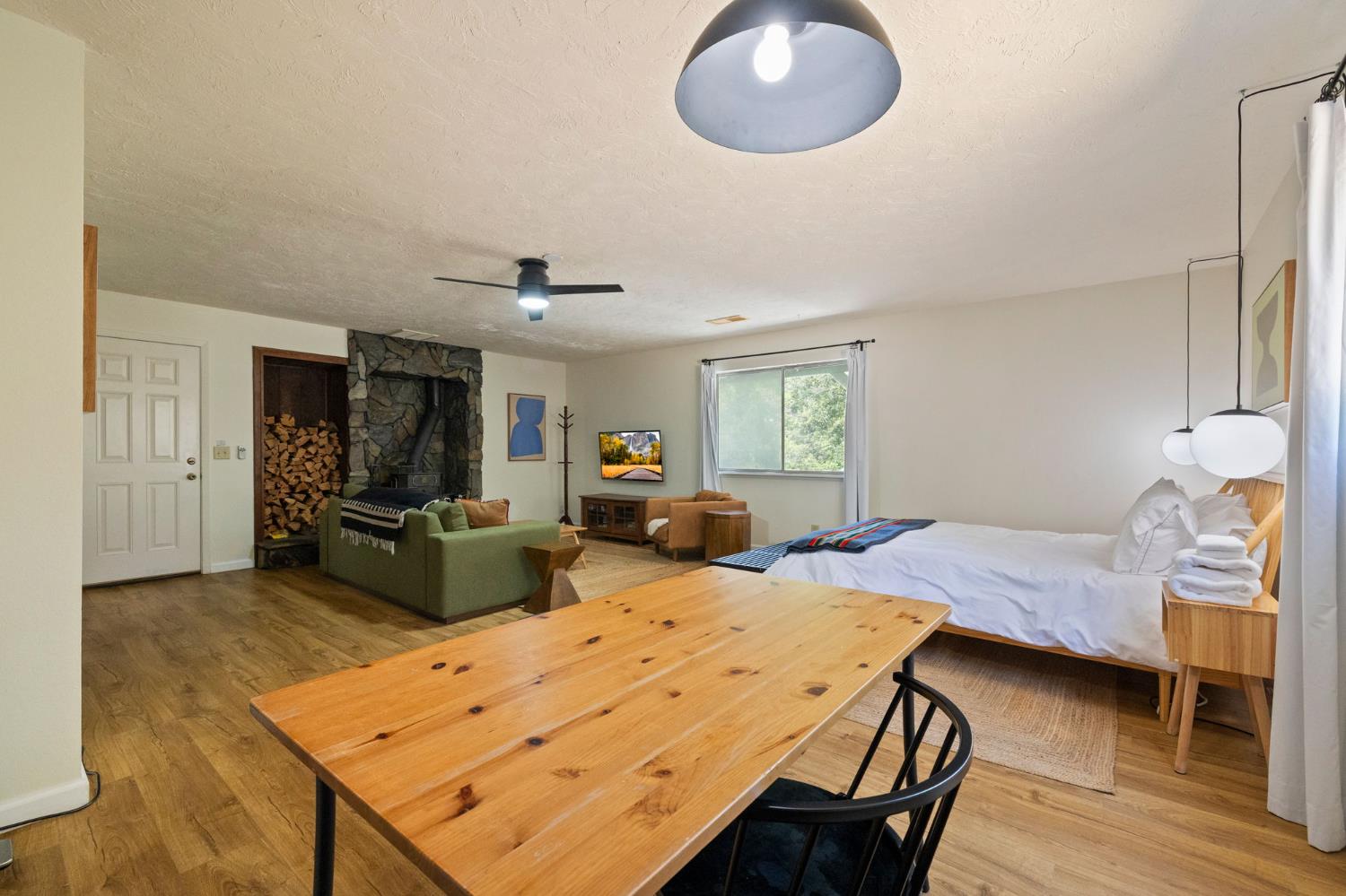 Detail Gallery Image 6 of 55 For 20018 Pine Mountain Dr, Groveland,  CA 95321 - 3 Beds | 3 Baths