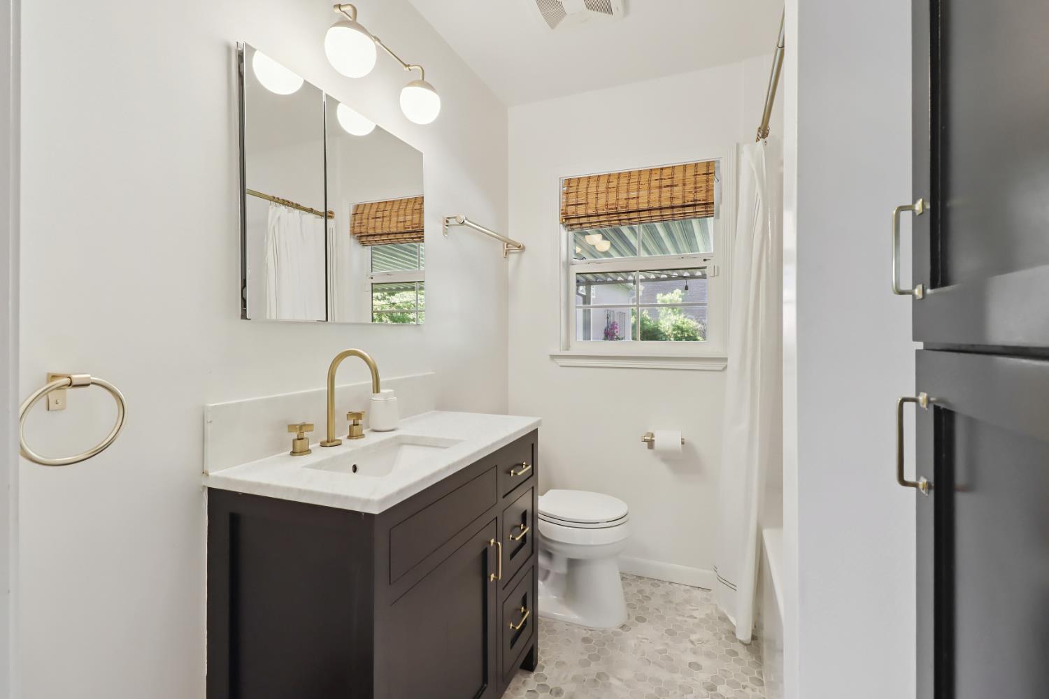 Detail Gallery Image 22 of 45 For 1452 Oregon Dr, Sacramento,  CA 95822 - 3 Beds | 2 Baths