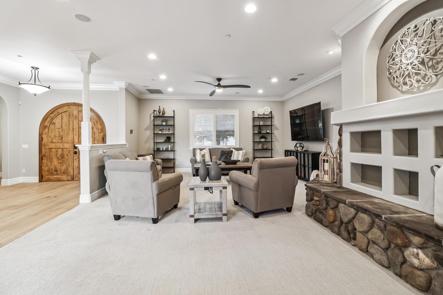 Detail Gallery Image 13 of 72 For 4900 Saint Augustine Dr, Elk Grove,  CA 95758 - 4 Beds | 4 Baths