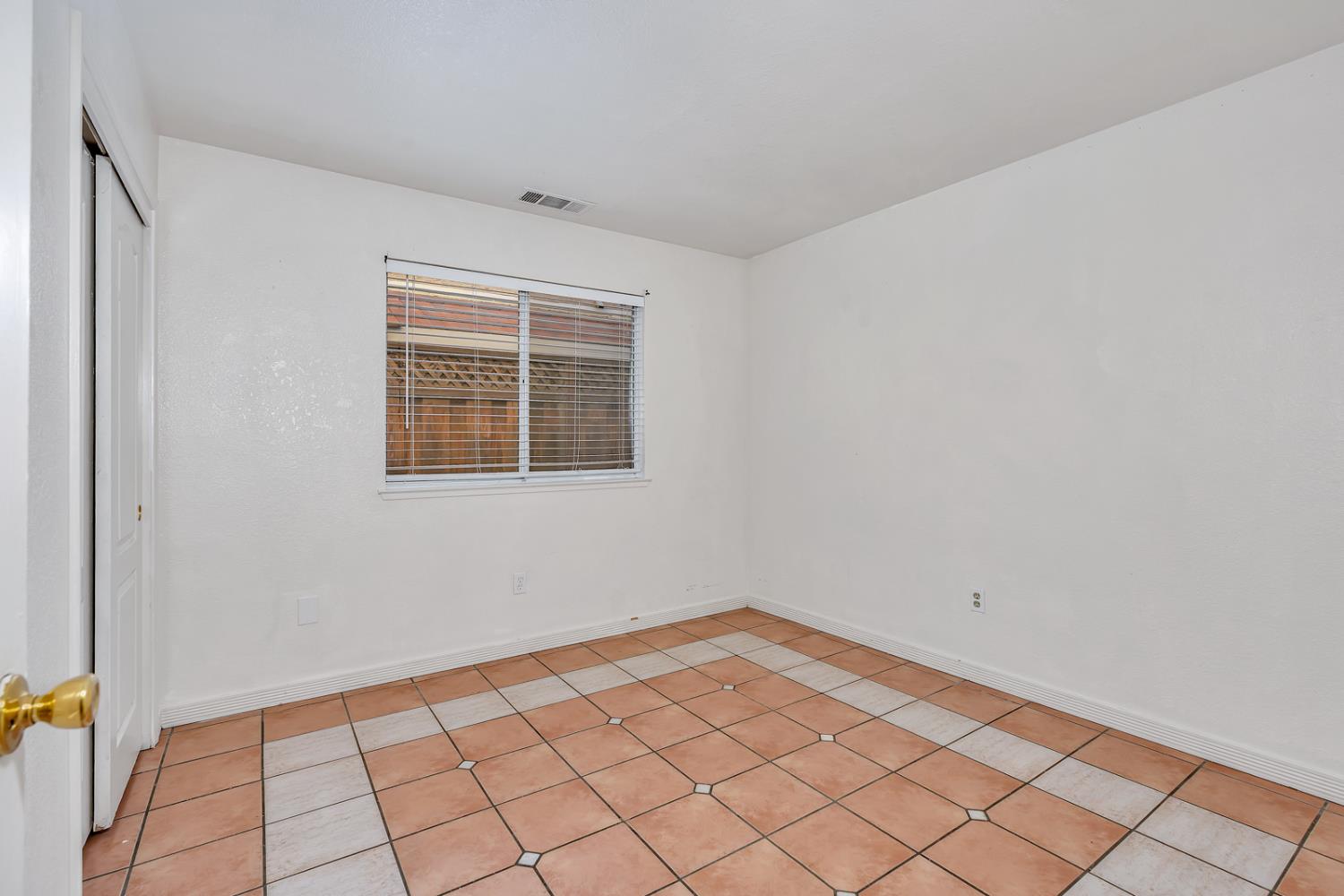 Detail Gallery Image 32 of 71 For 934 Neal St, Los Banos,  CA 93635 - 4 Beds | 2 Baths