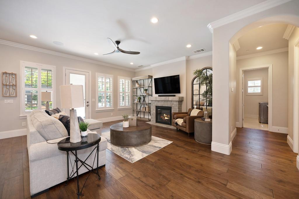 Detail Gallery Image 15 of 94 For 689 Oreno Cir, Folsom,  CA 95630 - 5 Beds | 4/1 Baths