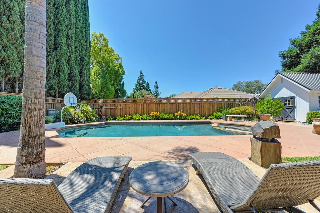 Detail Gallery Image 12 of 61 For 1801 Arroyo Dr, Auburn,  CA 95603 - 5 Beds | 4/1 Baths