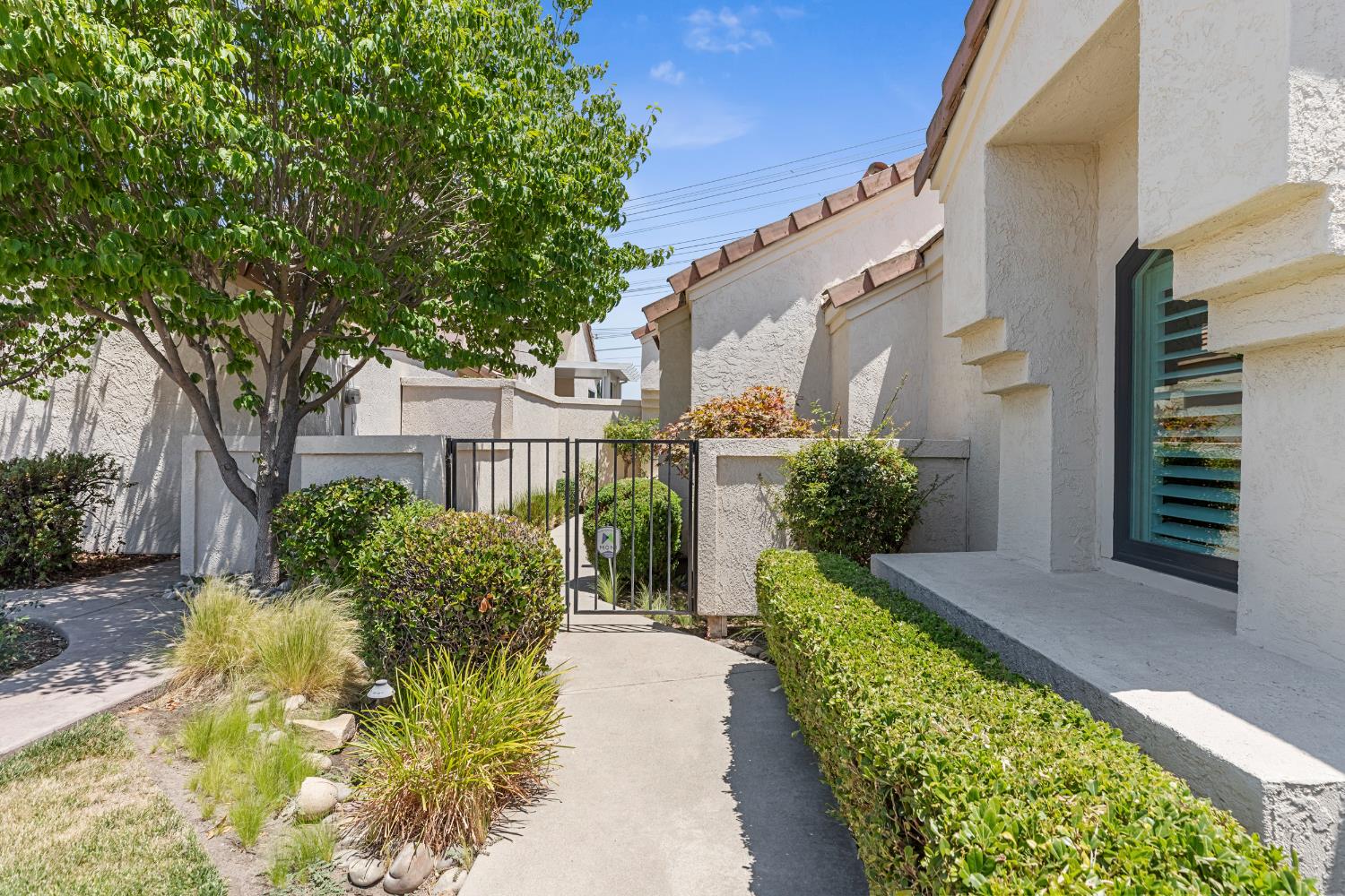 Detail Gallery Image 4 of 41 For 1173 Copper Verde Ln, Modesto,  CA 95355 - 3 Beds | 2 Baths