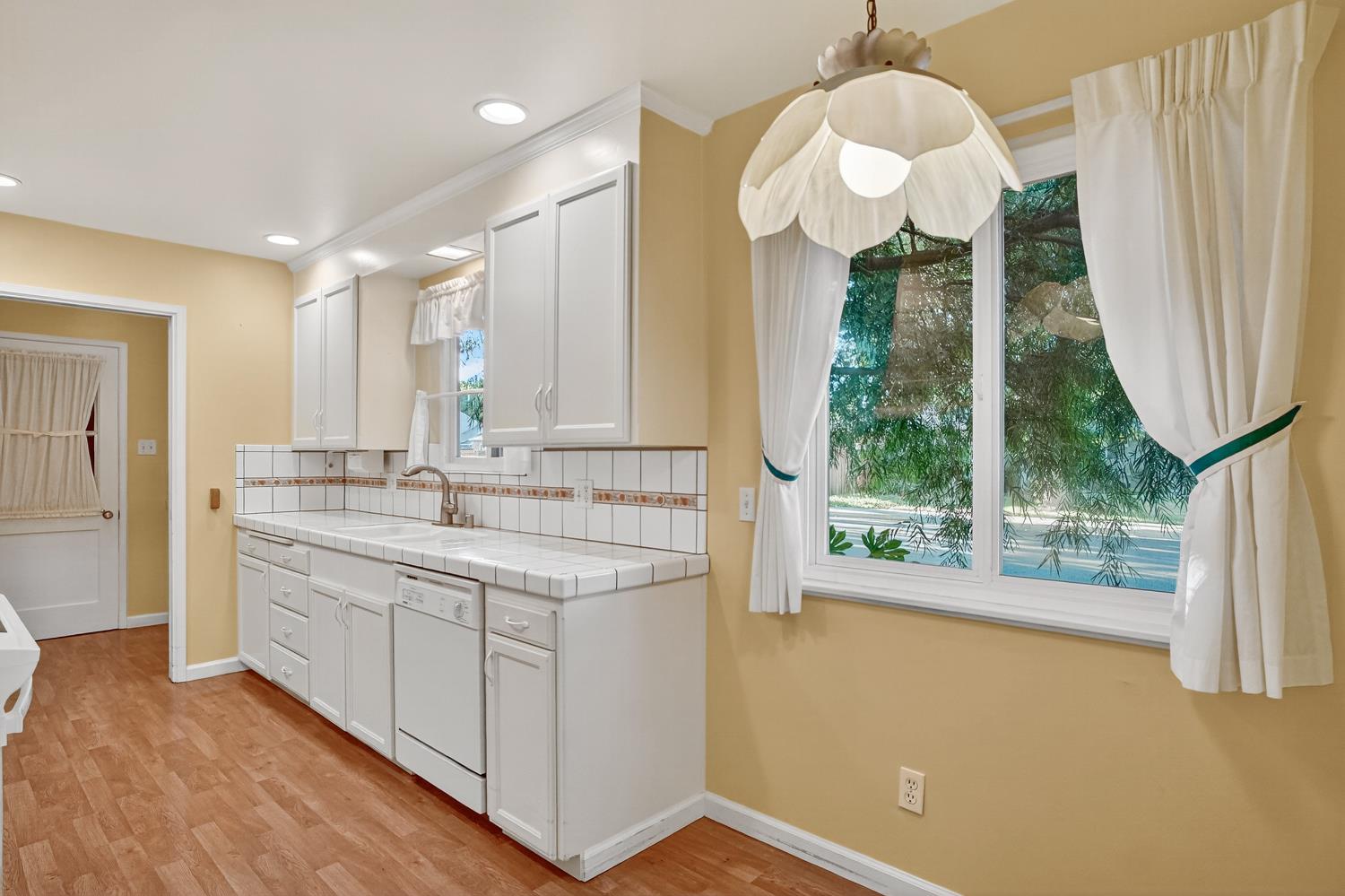 Detail Gallery Image 7 of 22 For 1004 Elm, Woodland,  CA 95695 - 3 Beds | 3 Baths