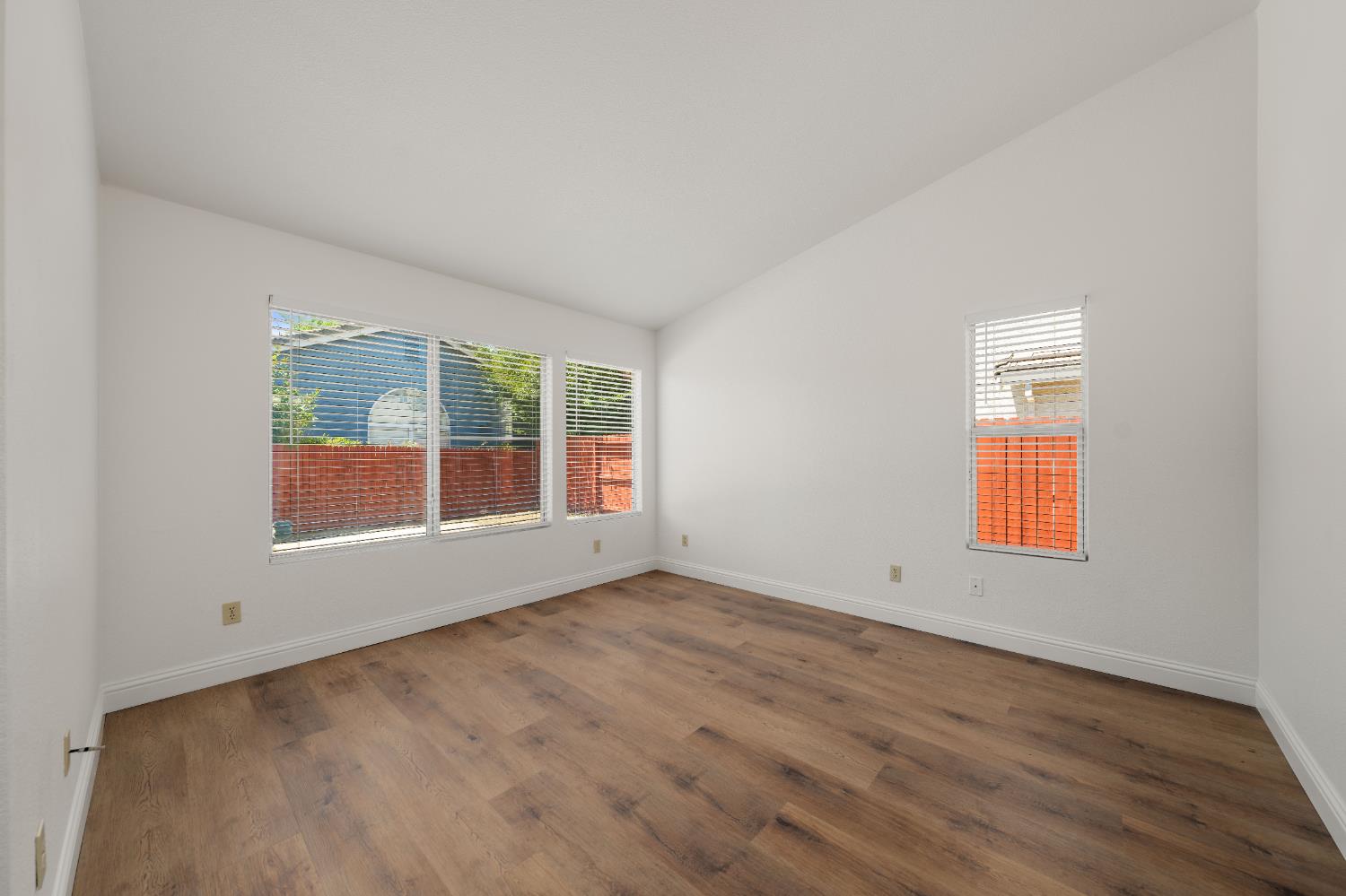 Detail Gallery Image 13 of 33 For 1 Afton Ct, Sacramento,  CA 95823 - 3 Beds | 2 Baths