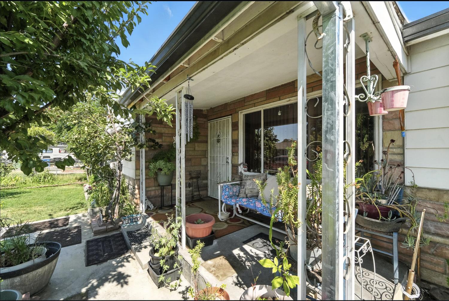 Detail Gallery Image 5 of 36 For 2713 Dale Ave, Ceres,  CA 95307 - 3 Beds | 2 Baths