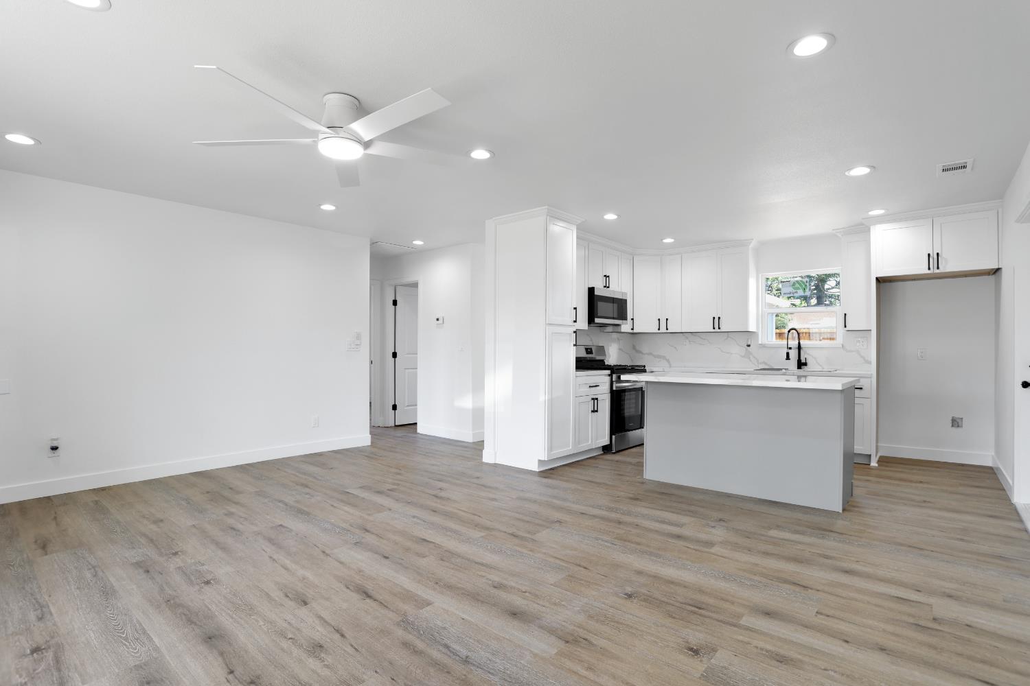 Detail Gallery Image 9 of 27 For 537 Palm Ave, Lodi,  CA 95240 - 4 Beds | 2 Baths