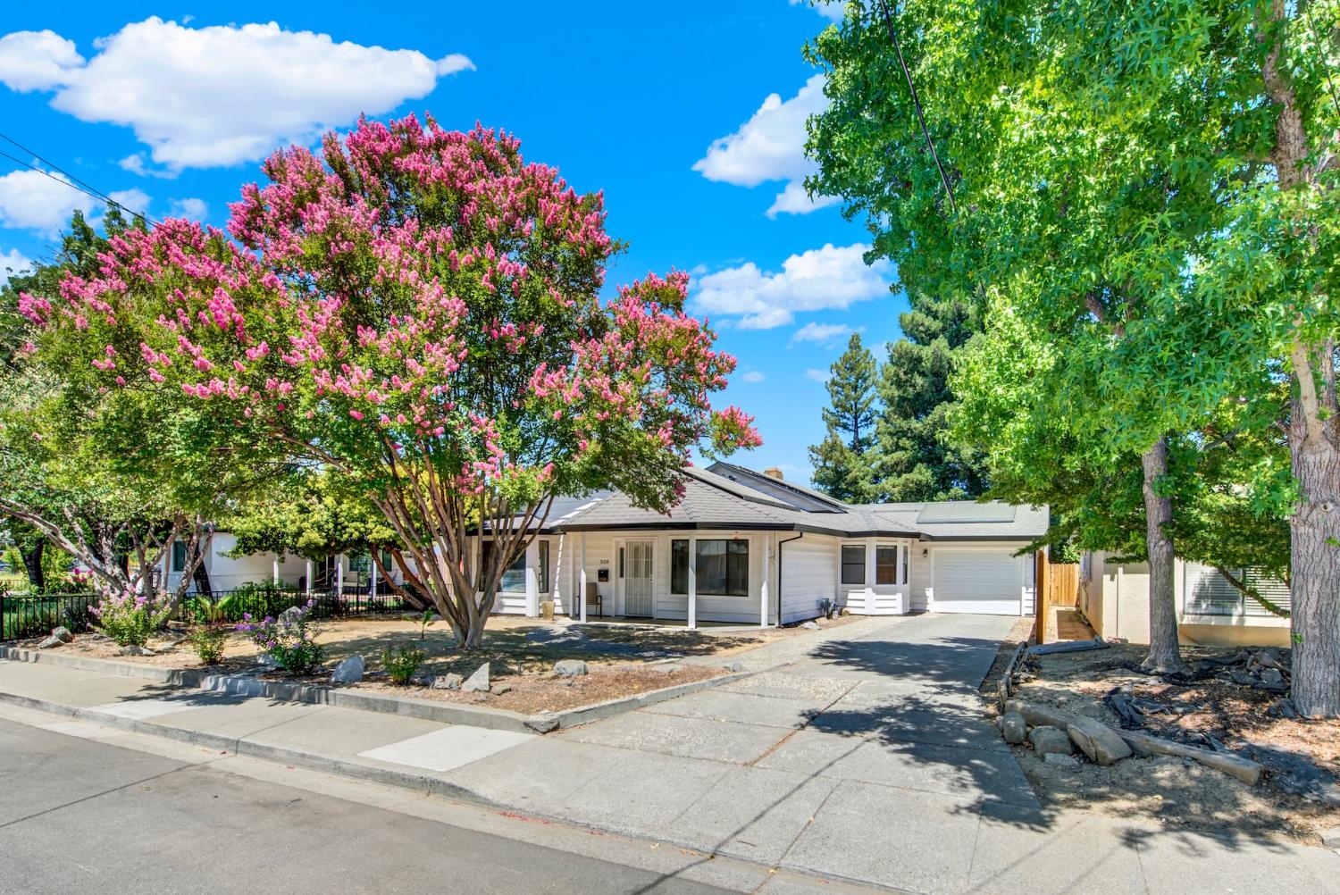 Detail Gallery Image 4 of 76 For 509 East, Winters,  CA 95694 - 3 Beds | 2 Baths