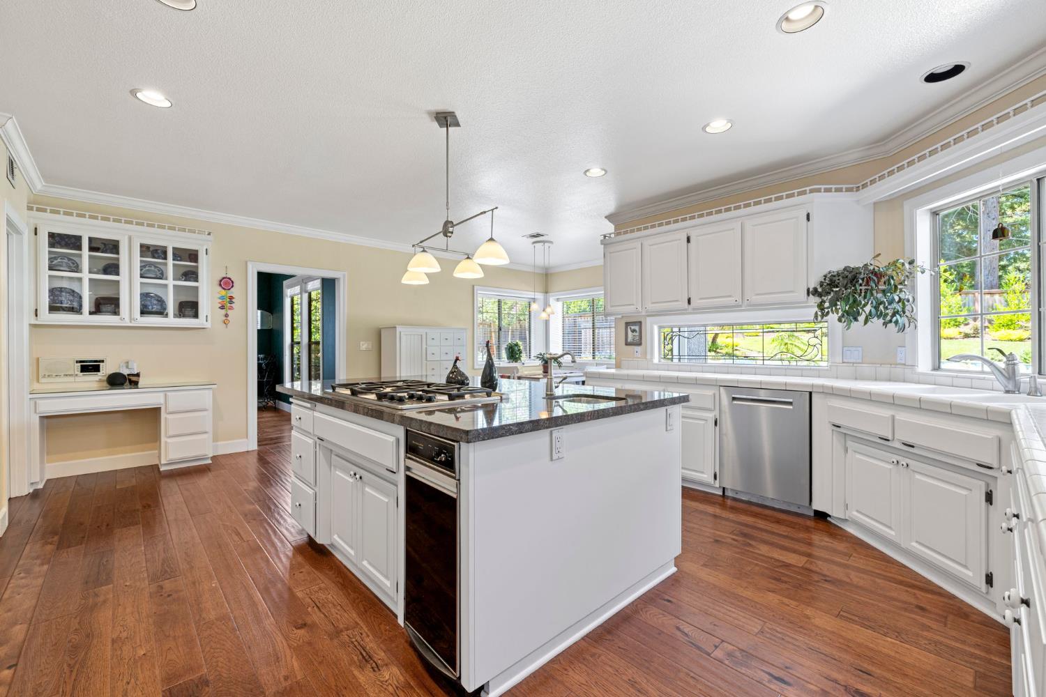 Detail Gallery Image 12 of 58 For 4330 Hale Ranch Ln, Fair Oaks,  CA 95628 - 4 Beds | 3 Baths