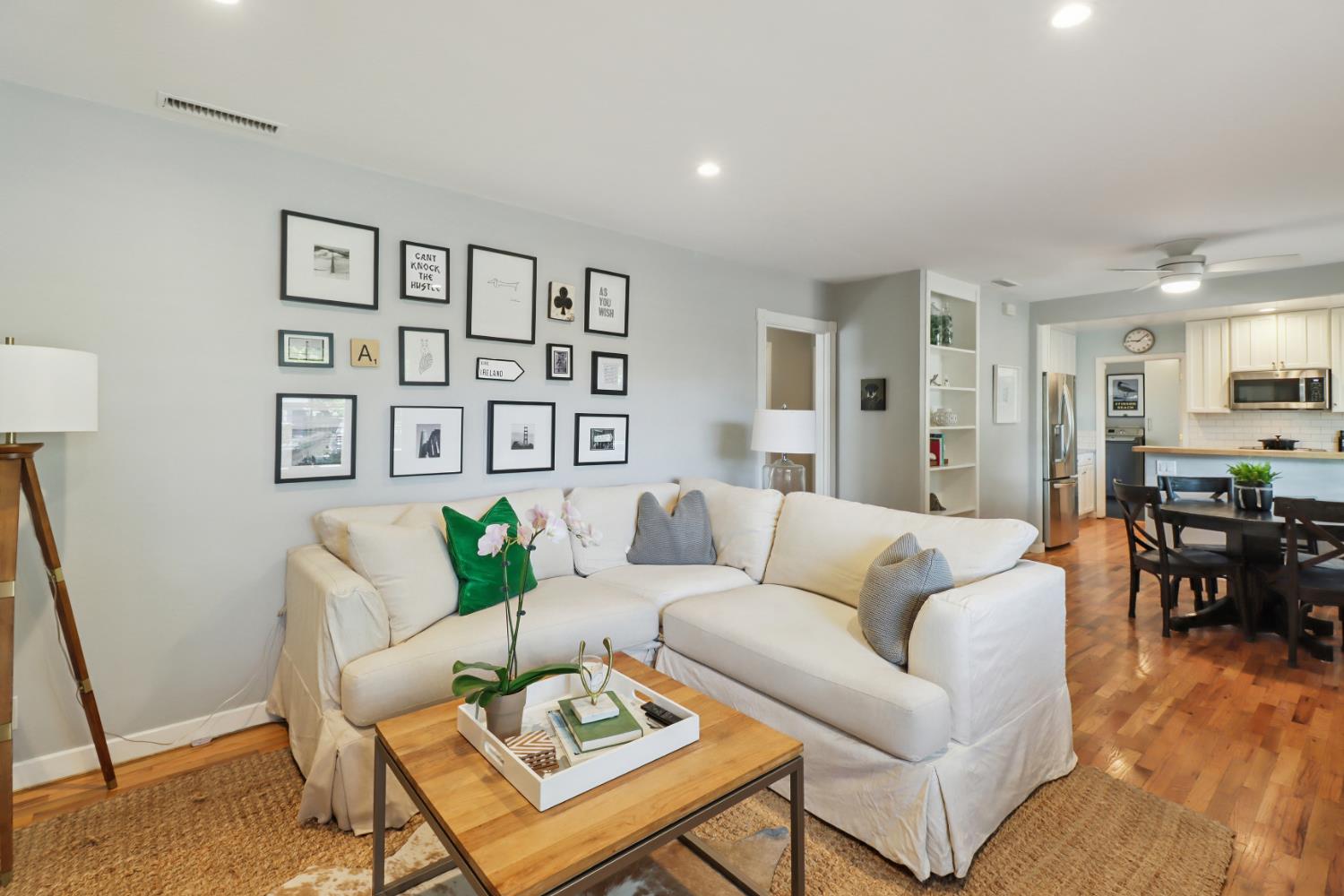 Detail Gallery Image 9 of 45 For 1452 Oregon Dr, Sacramento,  CA 95822 - 3 Beds | 2 Baths