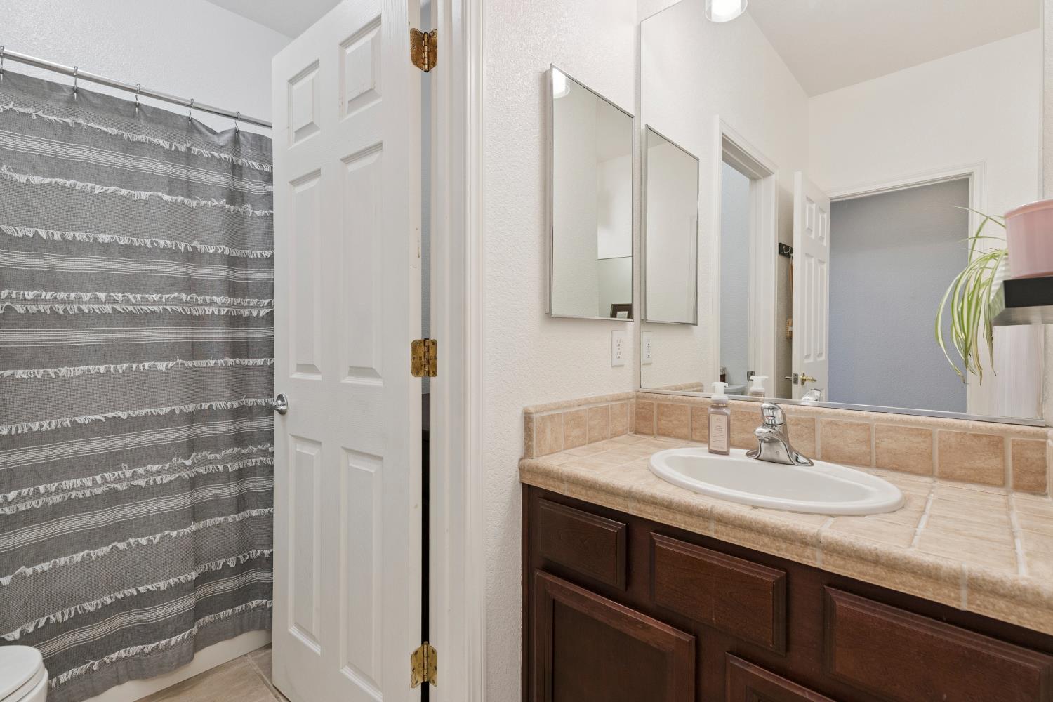 Detail Gallery Image 35 of 67 For 3021 Edgeview Dr, Modesto,  CA 95355 - 5 Beds | 3/1 Baths