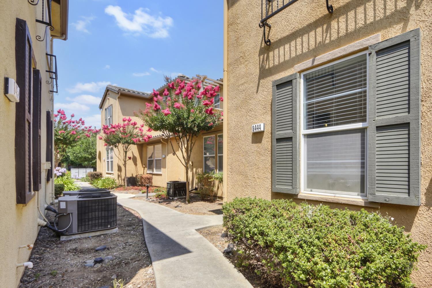 Detail Gallery Image 35 of 38 For 8444 Crystal Walk Cir #72,  Elk Grove,  CA 95758 - 2 Beds | 2 Baths