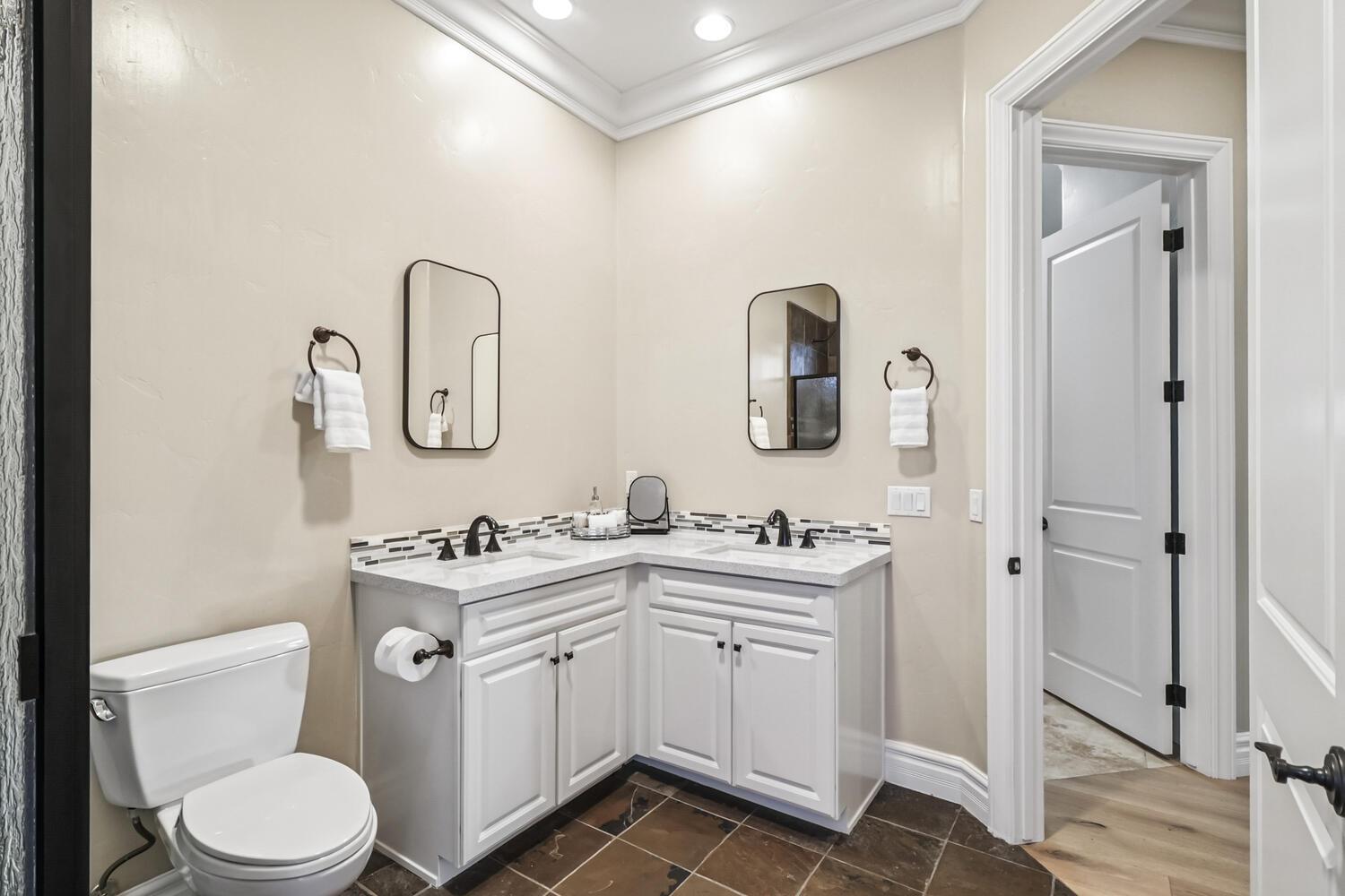 Detail Gallery Image 40 of 72 For 4900 Saint Augustine Dr, Elk Grove,  CA 95758 - 4 Beds | 4 Baths